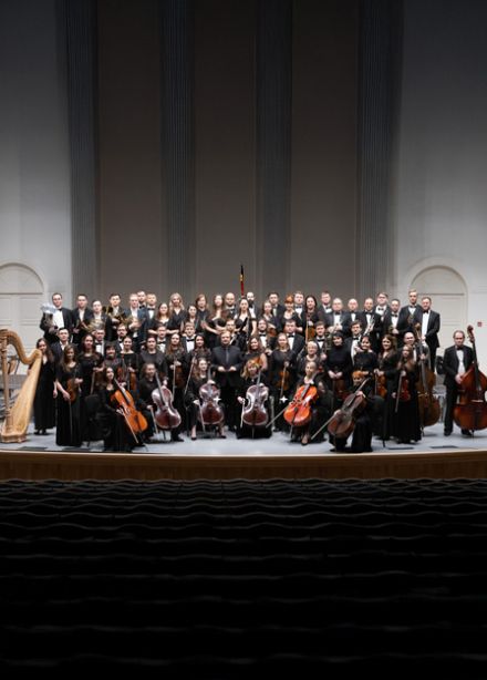 Праздничный концерт Новый год с симфоничеким оркестром. ОГСО и Оренбургский муниципальный камерных хор.