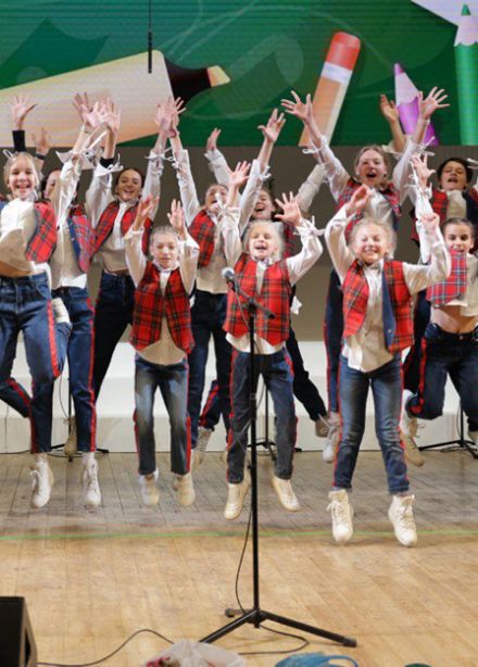 Новогодний концерт детского хора Новые имена, "В погоне за детством"