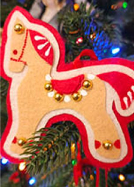 Ёлочная игрушка «Лошадка». Музейное занятие